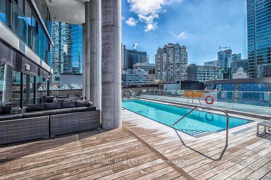 224 King St W, unit 1003 for sale