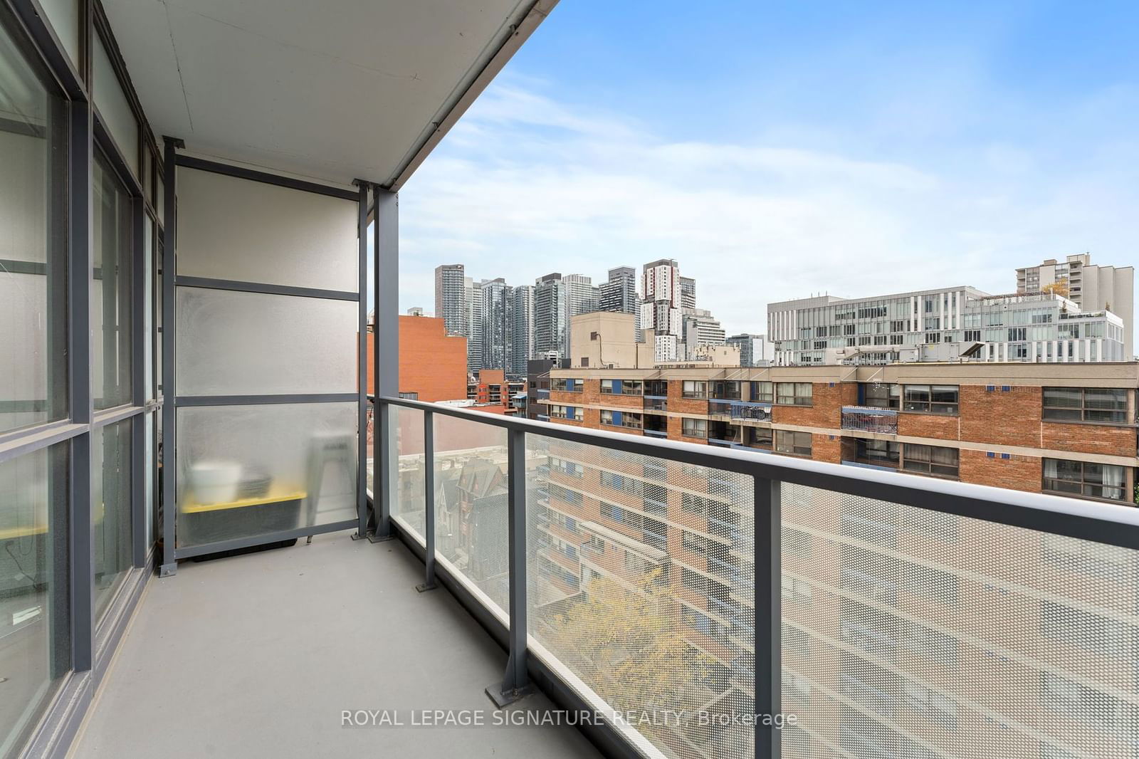 210 Simcoe St, unit 907 for rent