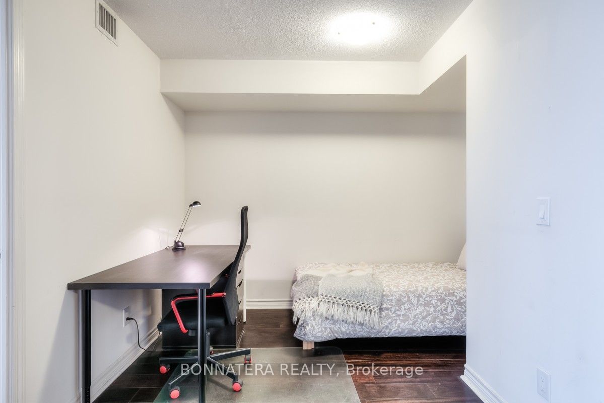 19 Grand Trunk Cres, unit 2812 for rent