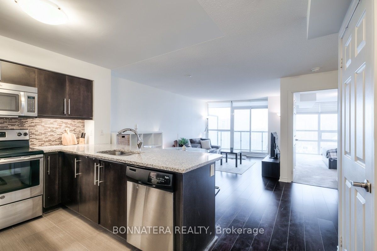 19 Grand Trunk Cres, unit 2812 for rent