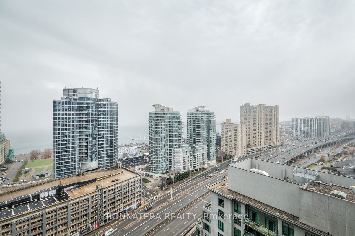 19 Grand Trunk Cres, unit 2812 for rent