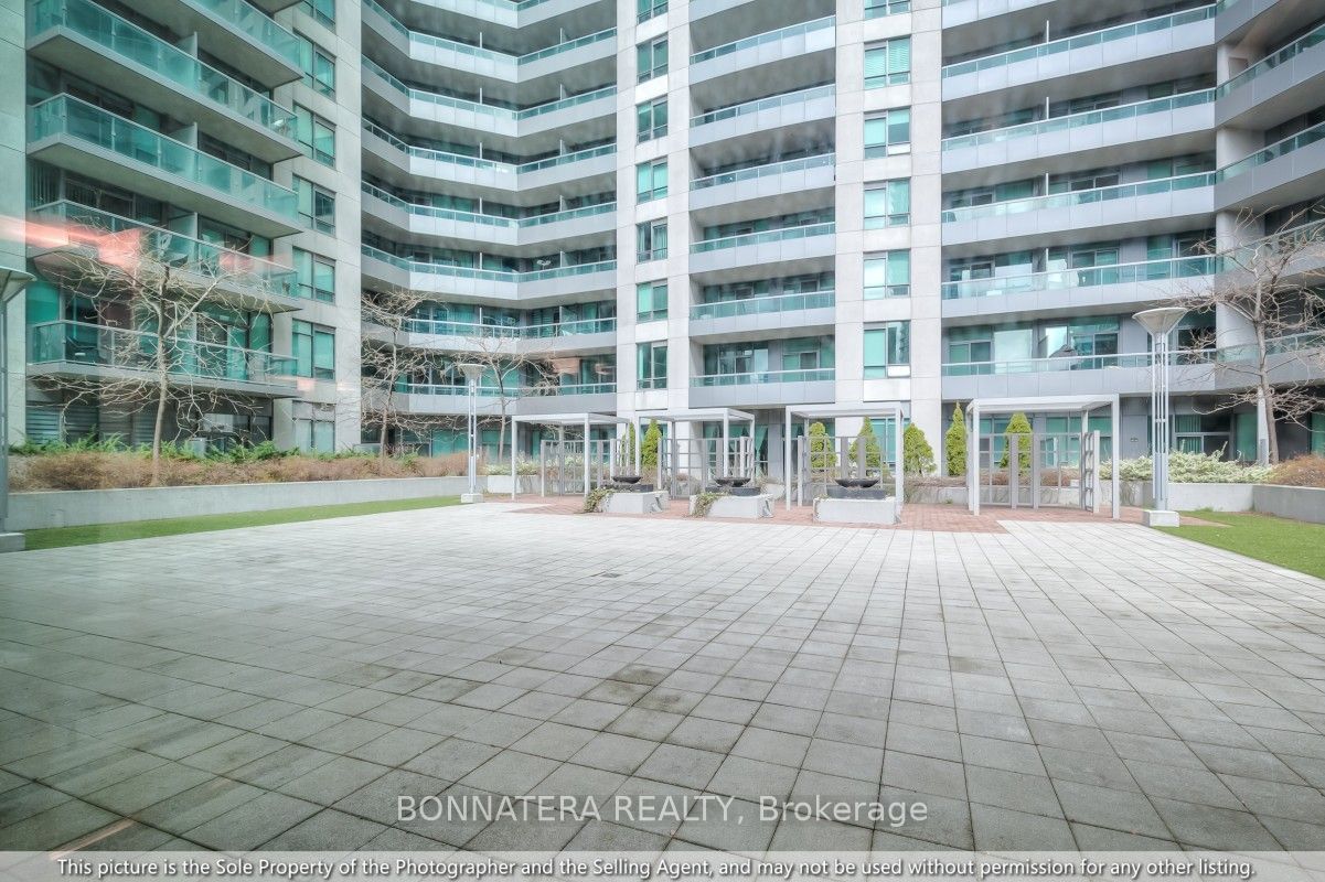 19 Grand Trunk Cres, unit 2812 for rent