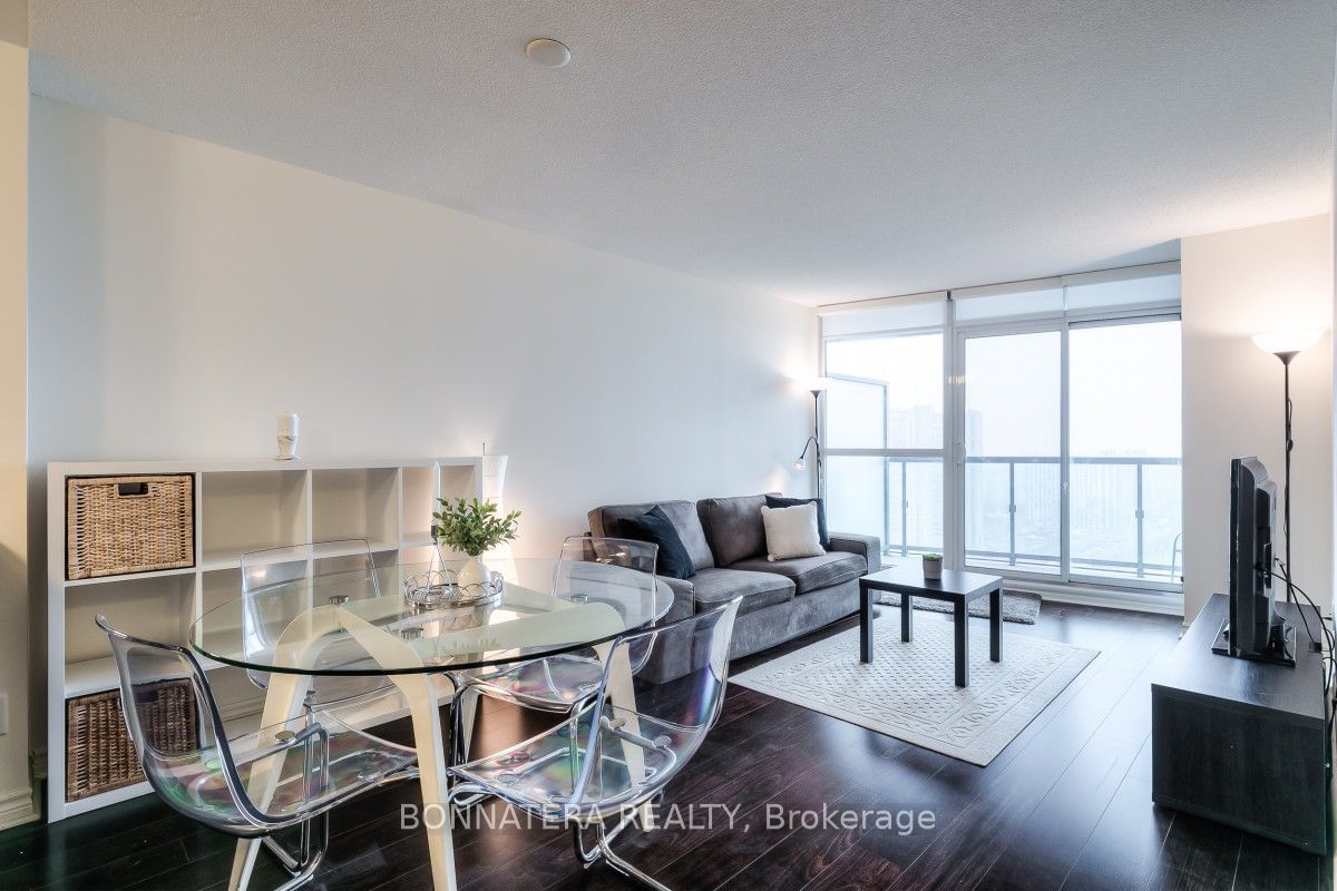 19 Grand Trunk Cres, unit 2812 for rent