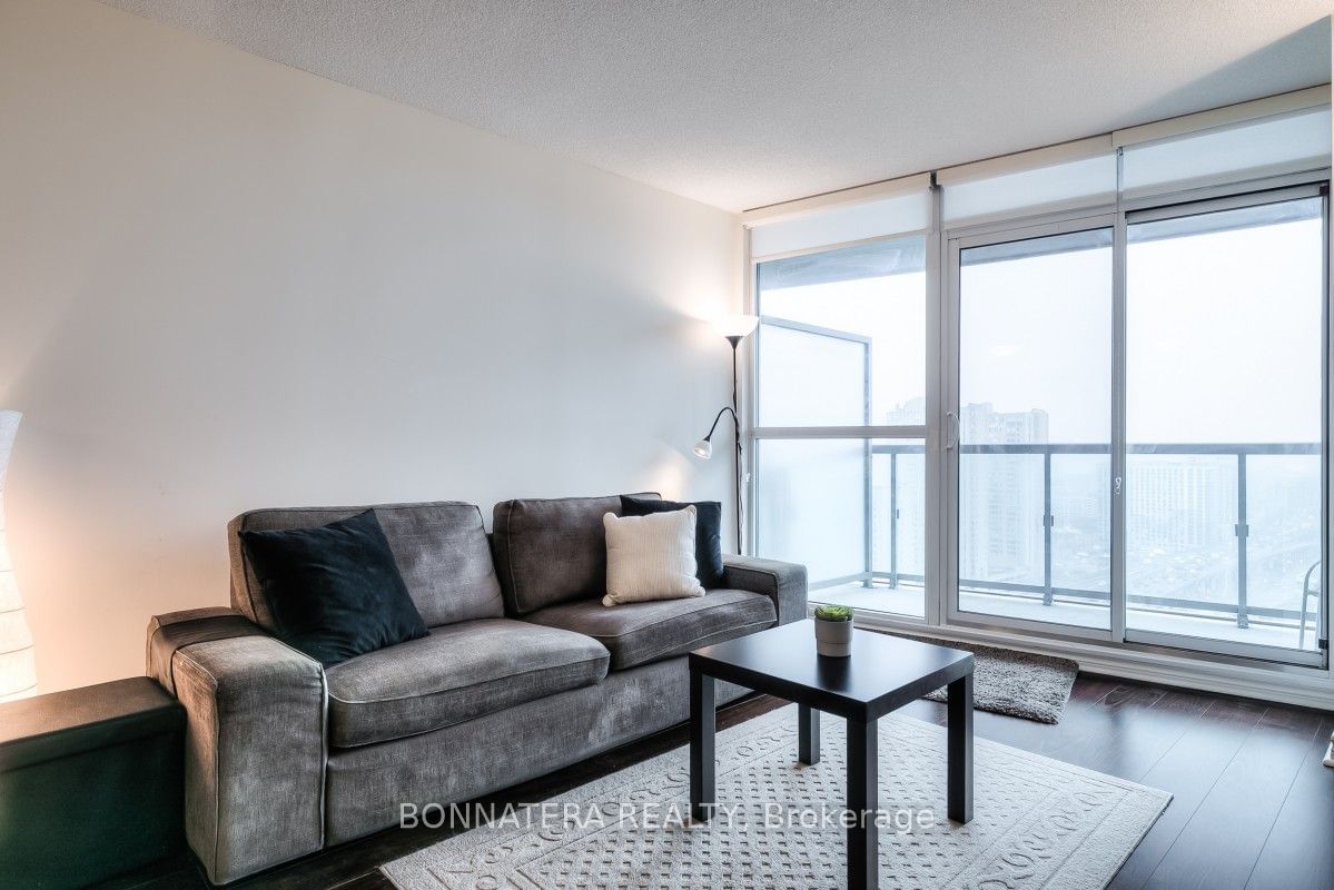 19 Grand Trunk Cres, unit 2812 for rent