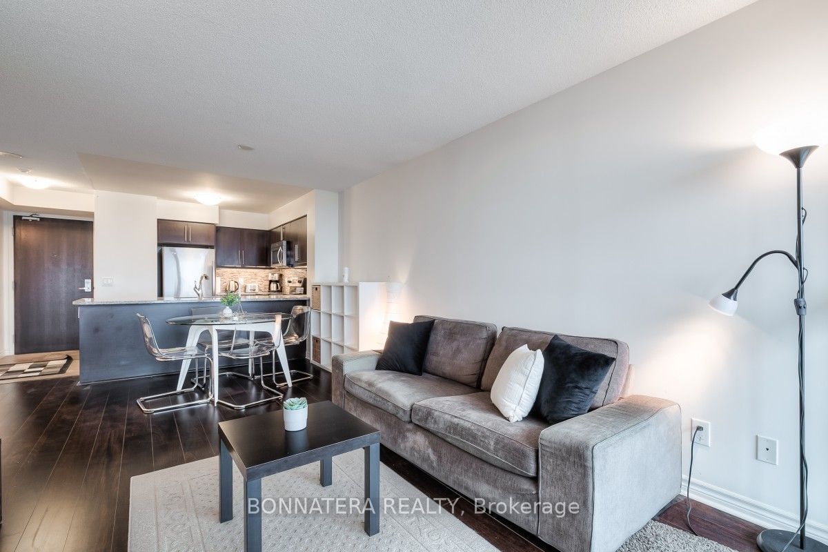 19 Grand Trunk Cres, unit 2812 for rent