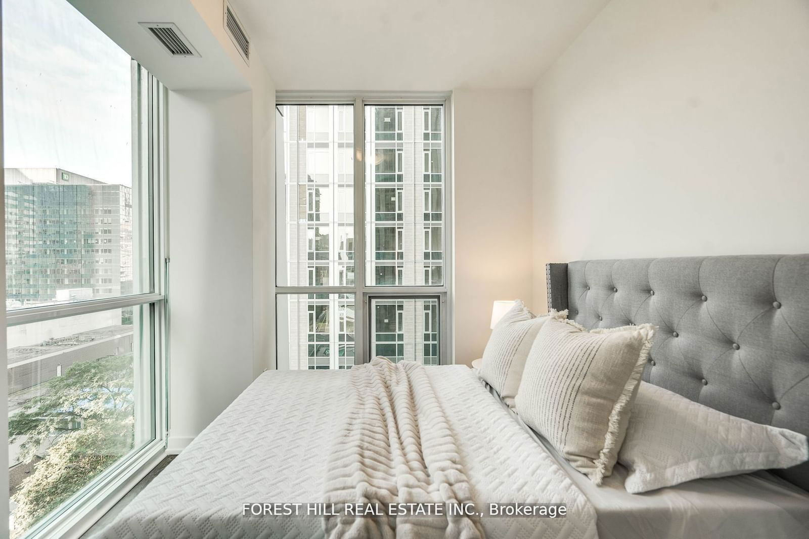 1 Yorkville Ave, unit 802 for sale