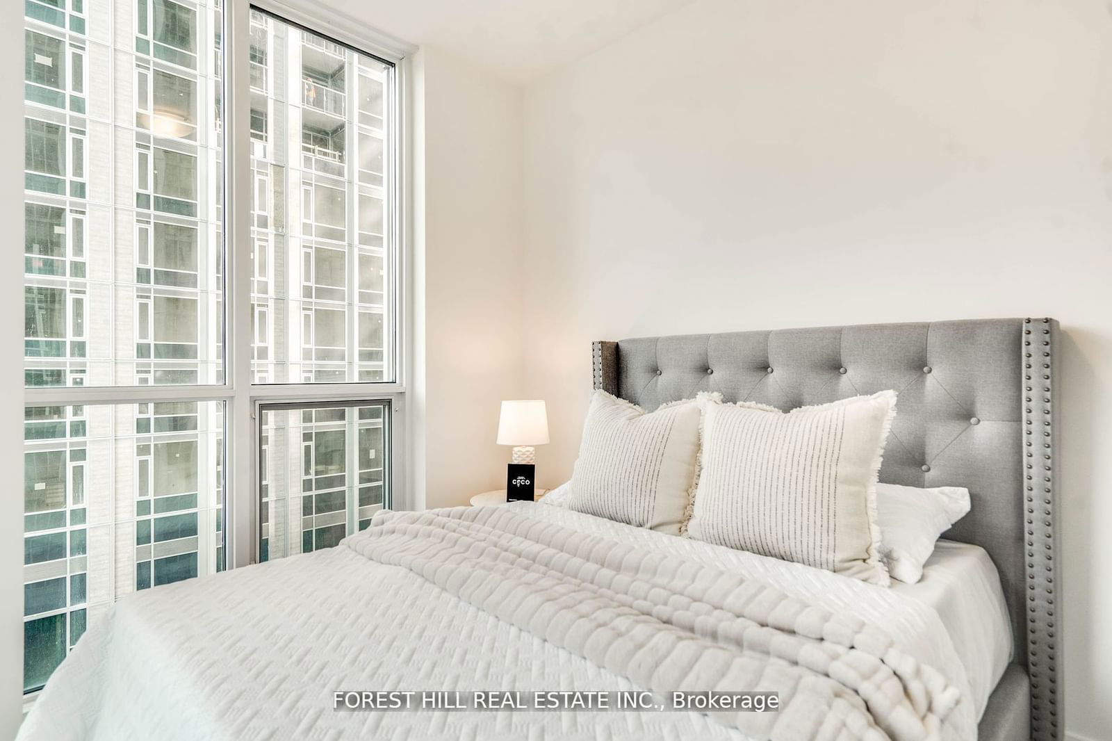 1 Yorkville Ave, unit 802 for sale