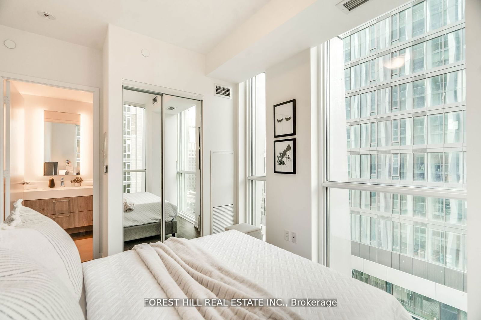 1 Yorkville Ave, unit 802 for sale