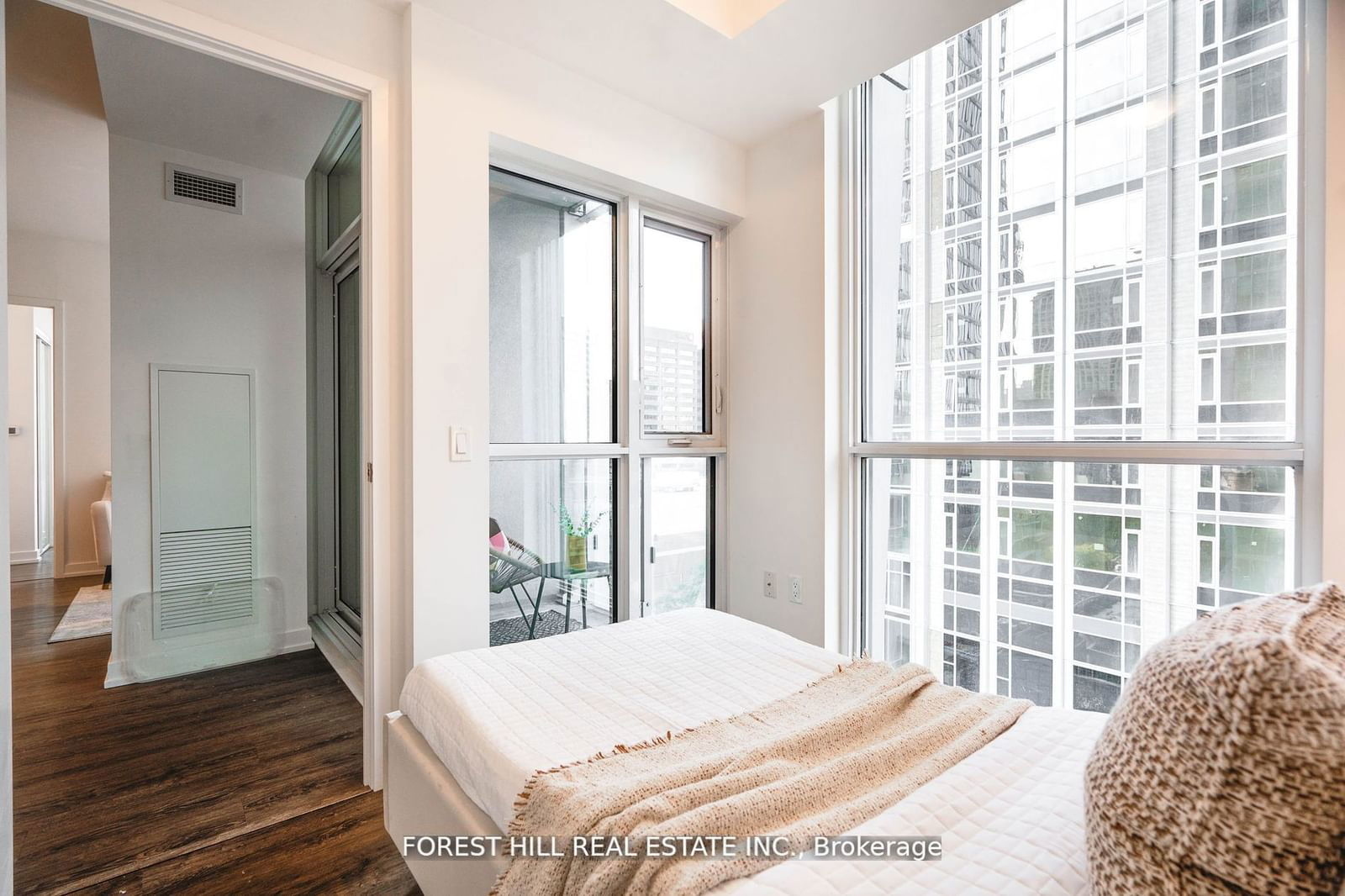 1 Yorkville Ave, unit 802 for sale