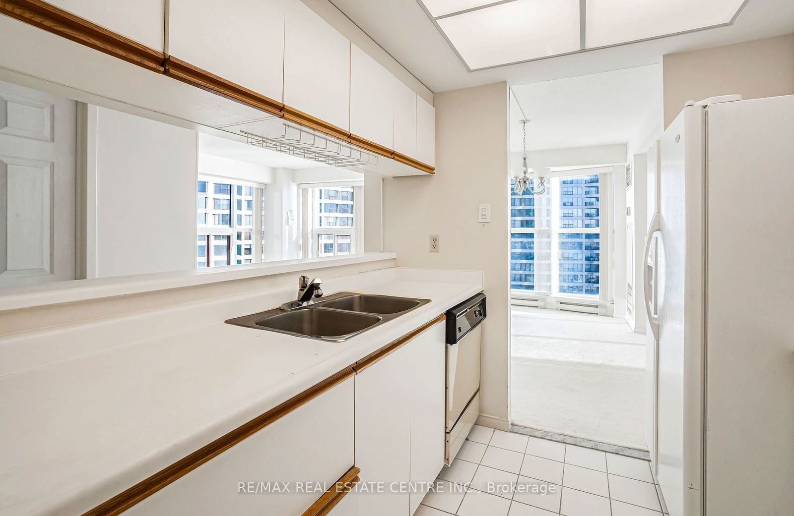 99 Harbour Sq, unit 1702 for sale