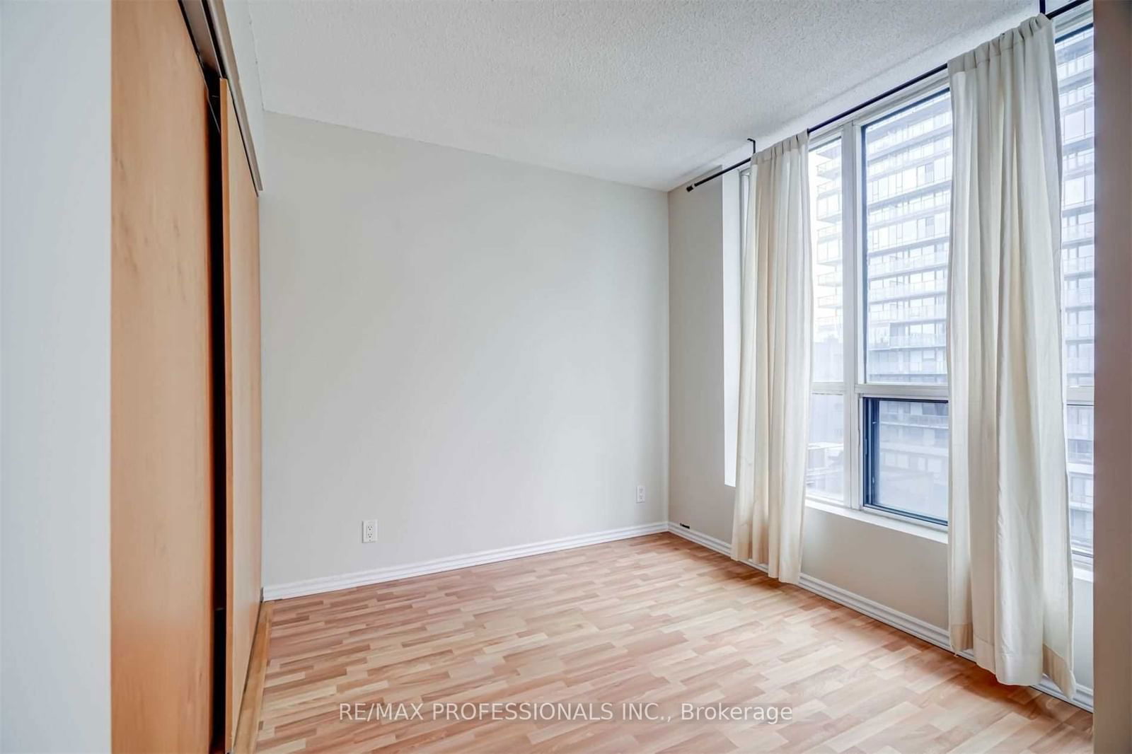 92 King St E, unit 1101 for rent