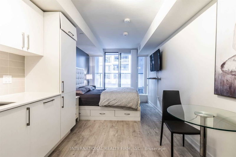 27 Bathurst St, unit 419 for rent