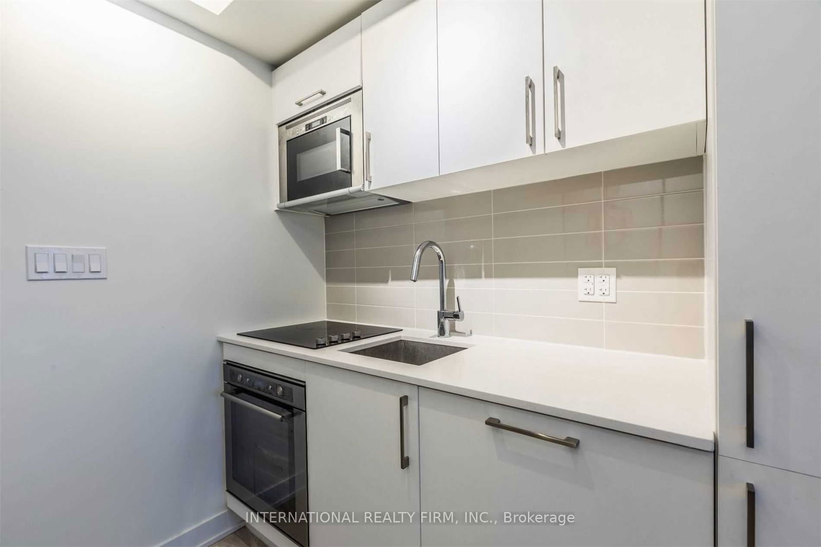 27 Bathurst St, unit 419 for rent