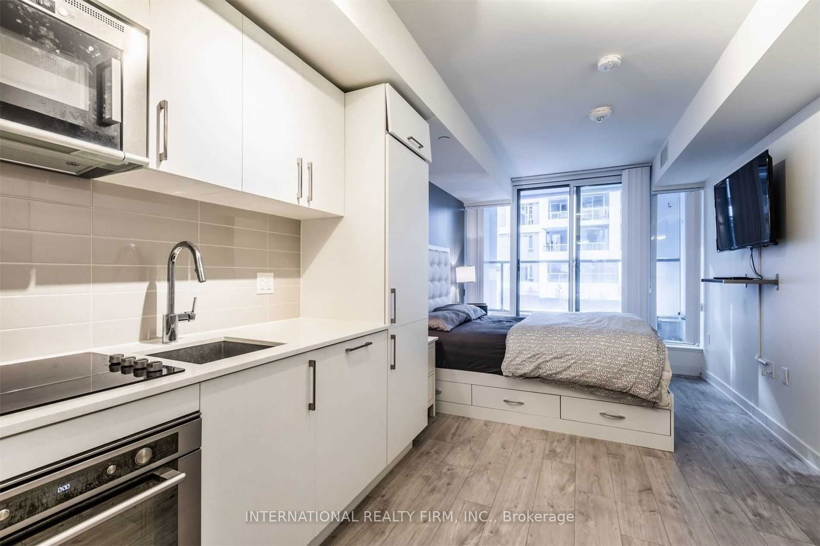 27 Bathurst St, unit 419 for rent