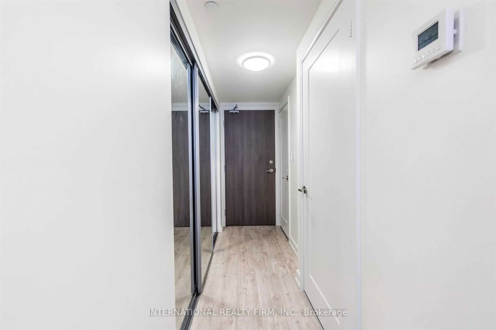 27 Bathurst St, unit 419 for rent