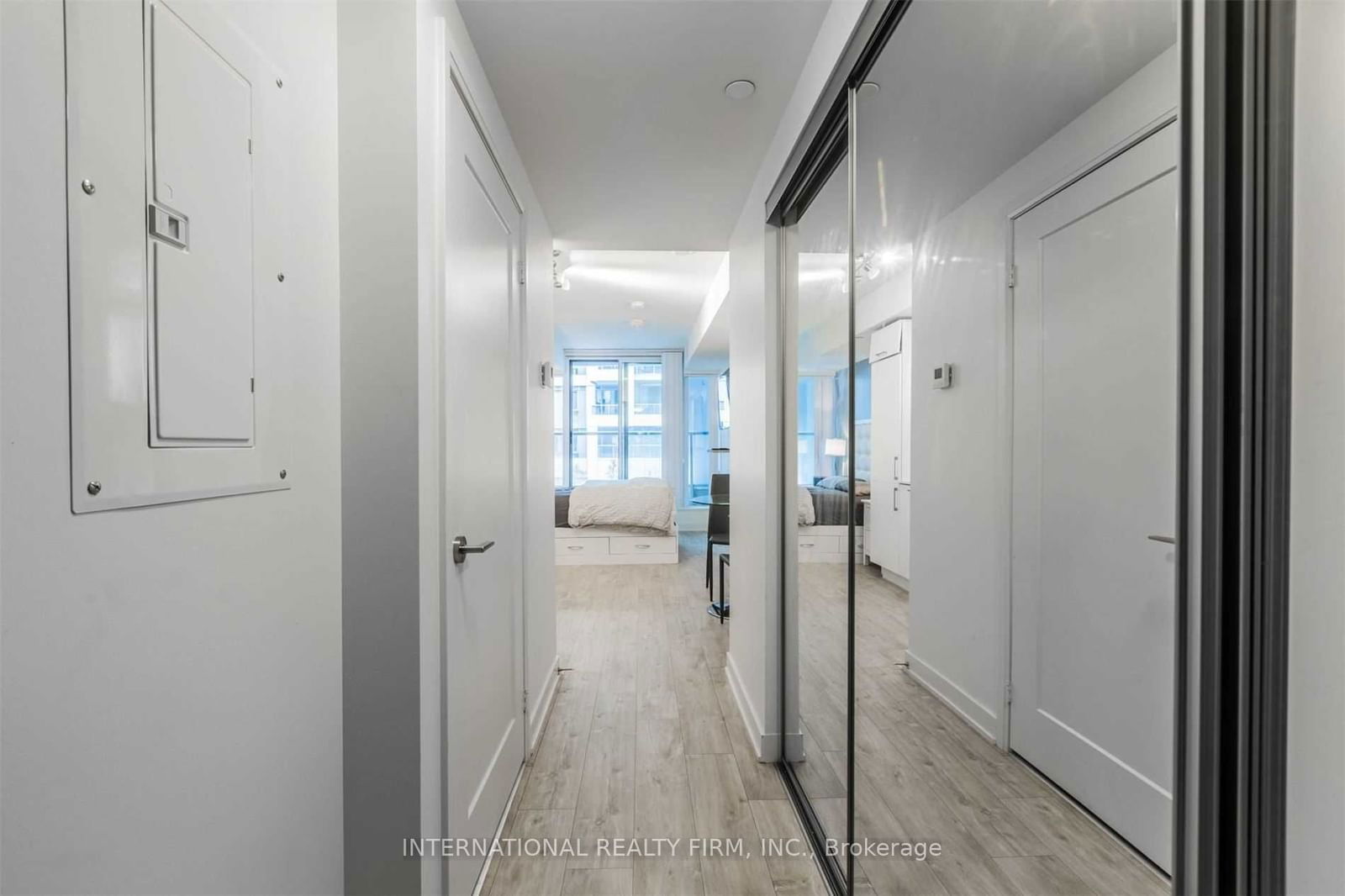 27 Bathurst St, unit 419 for rent