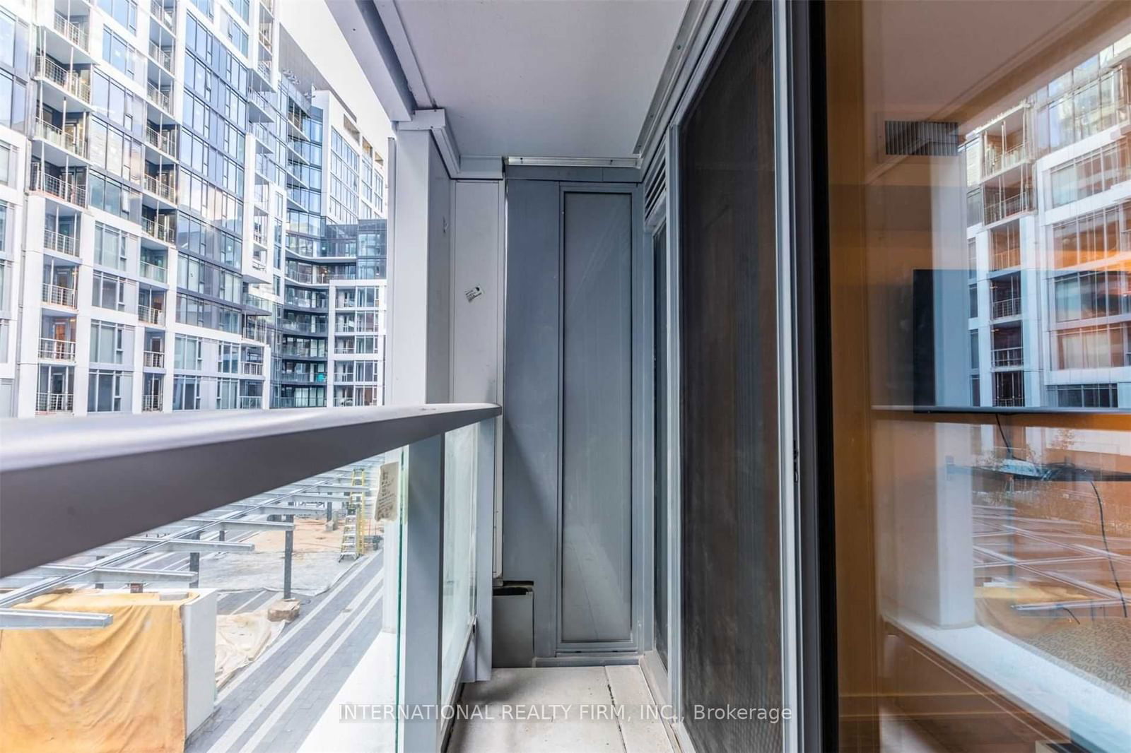 27 Bathurst St, unit 419 for rent