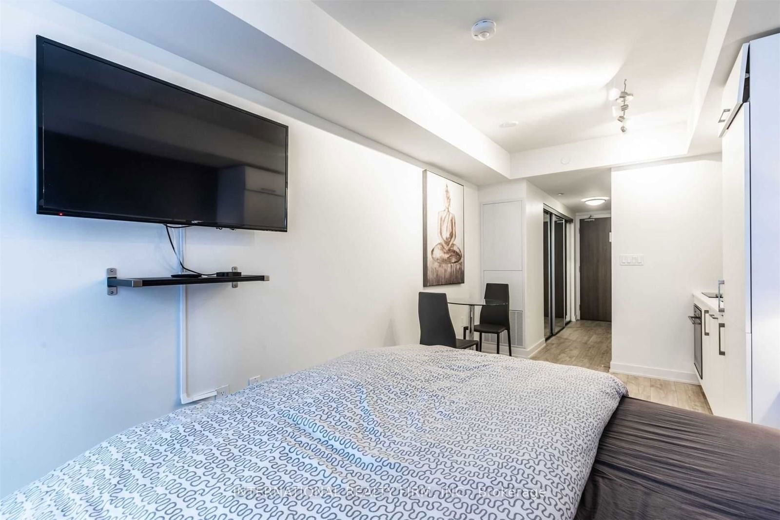 27 Bathurst St, unit 419 for rent