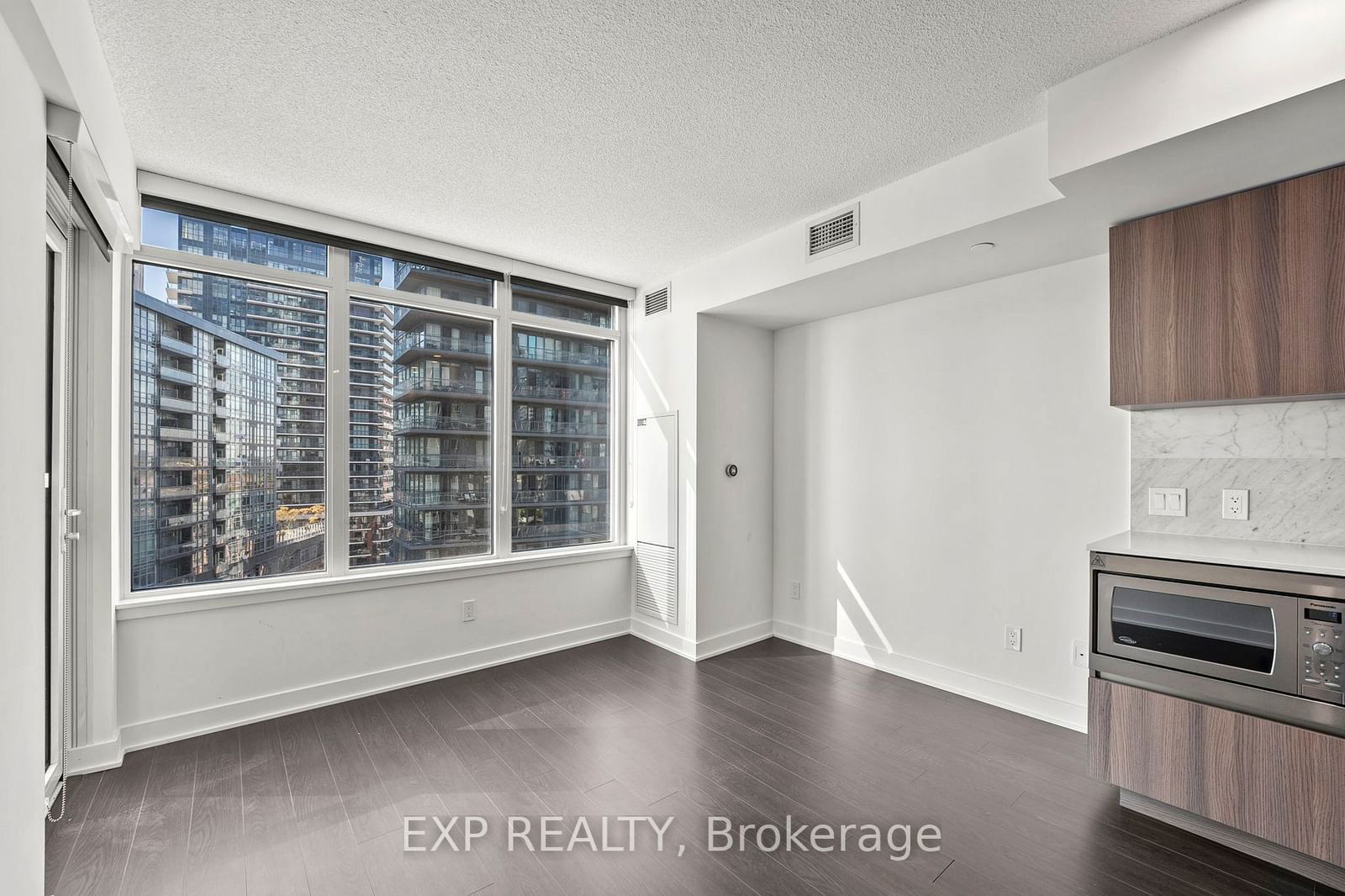 19 Bathurst St, unit 1115 for sale