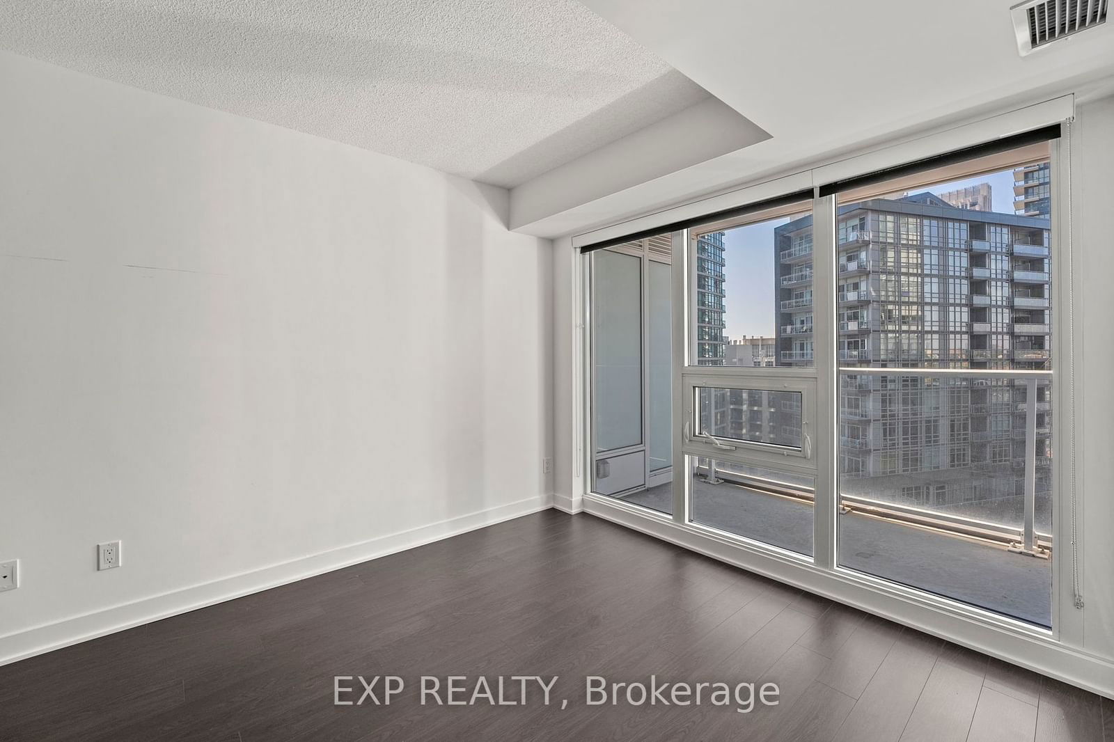 19 Bathurst St, unit 1115 for sale