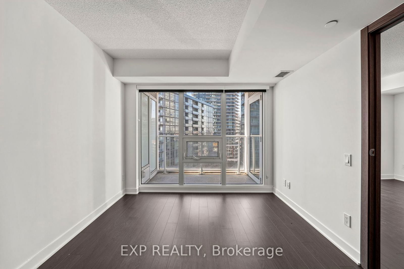 19 Bathurst St, unit 1115 for sale