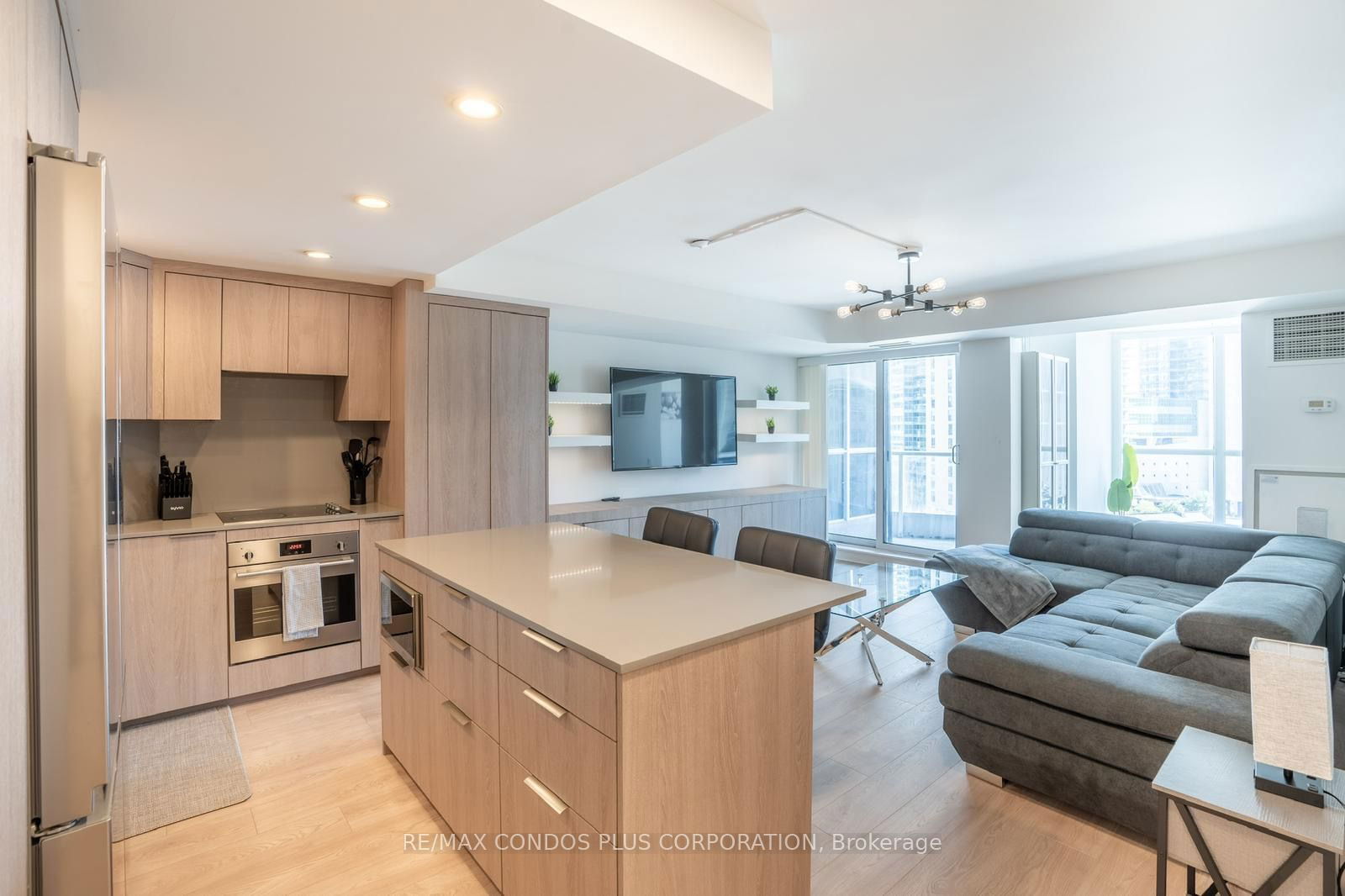 208 Queens Quay W, unit 603 for rent