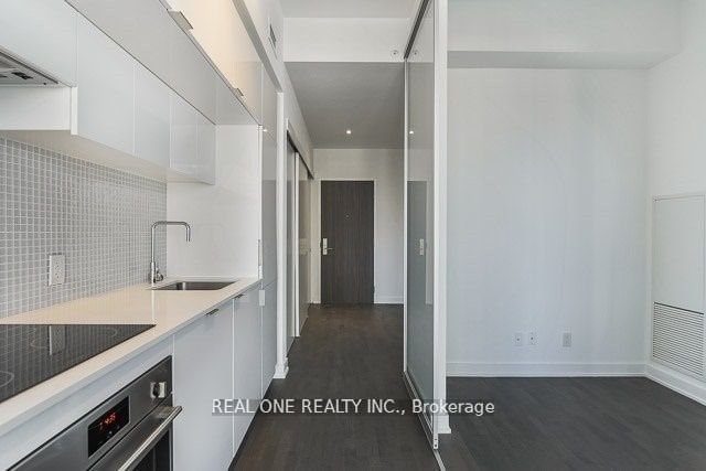 185 Roehampton Ave, unit 1906 for rent