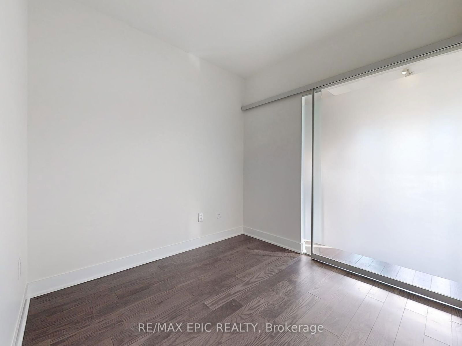 955 Bay St, unit 409 for rent