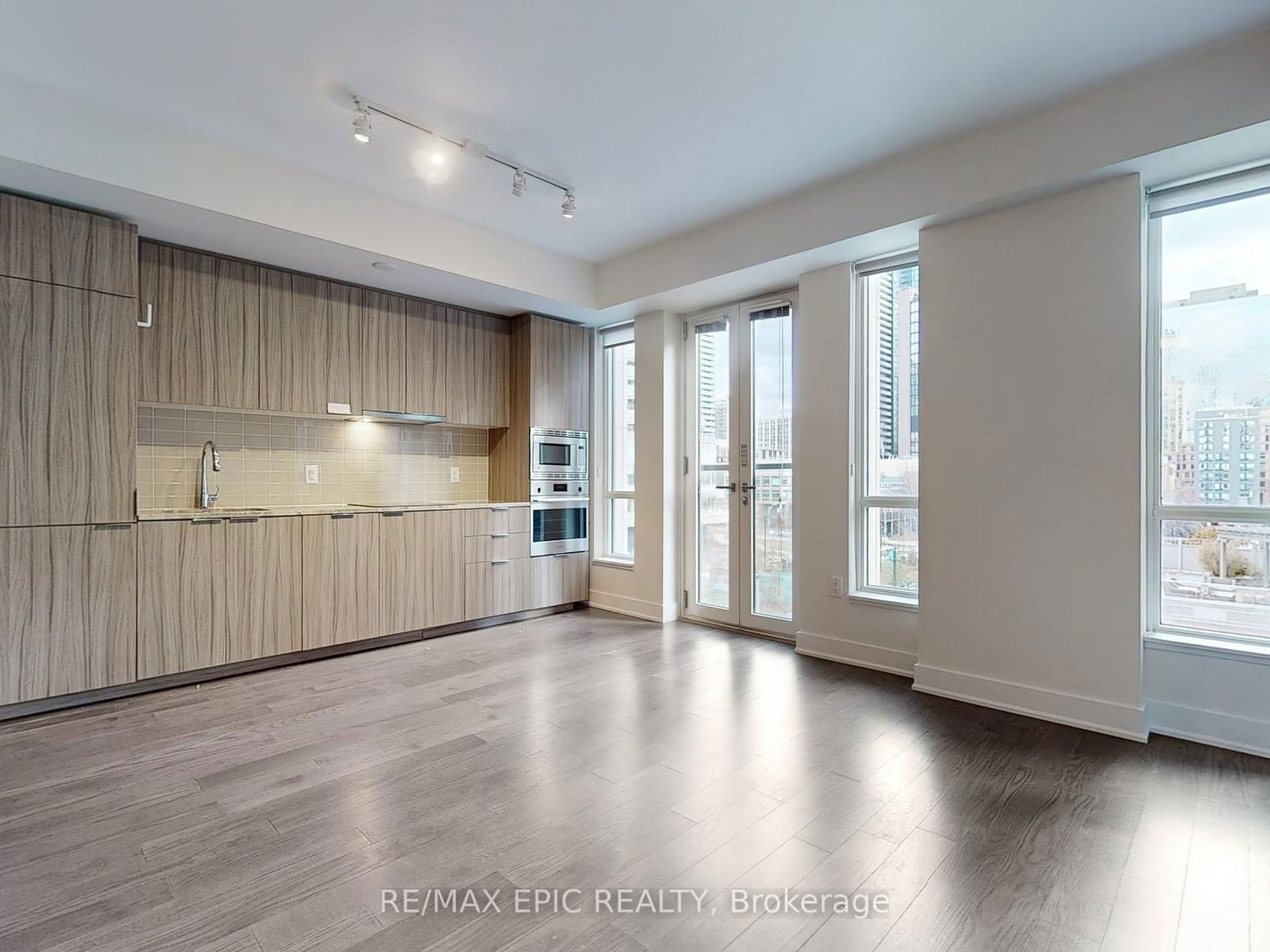 955 Bay St, unit 409 for rent