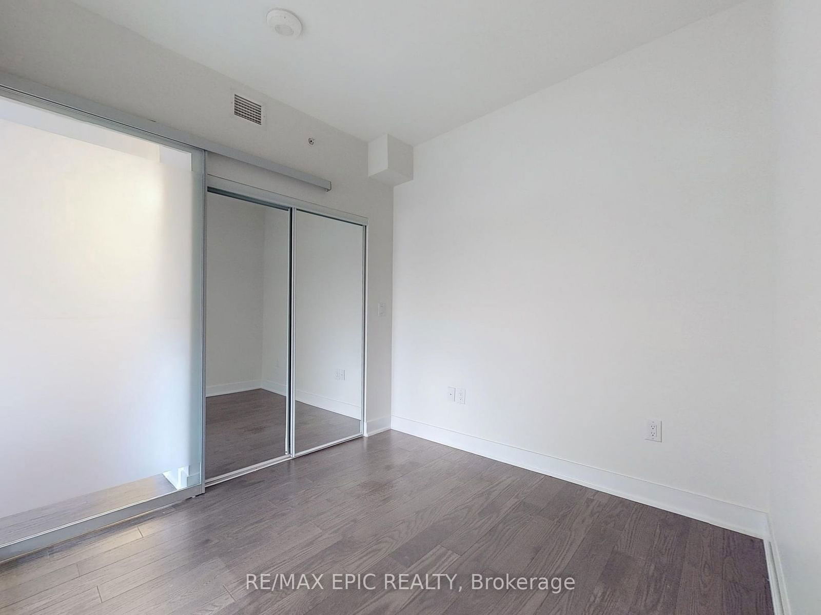 955 Bay St, unit 409 for rent