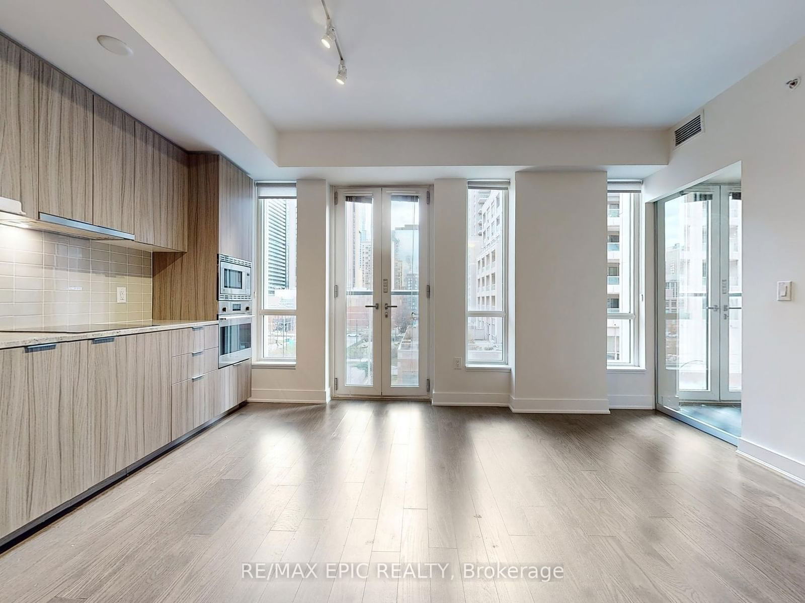 955 Bay St, unit 409 for rent