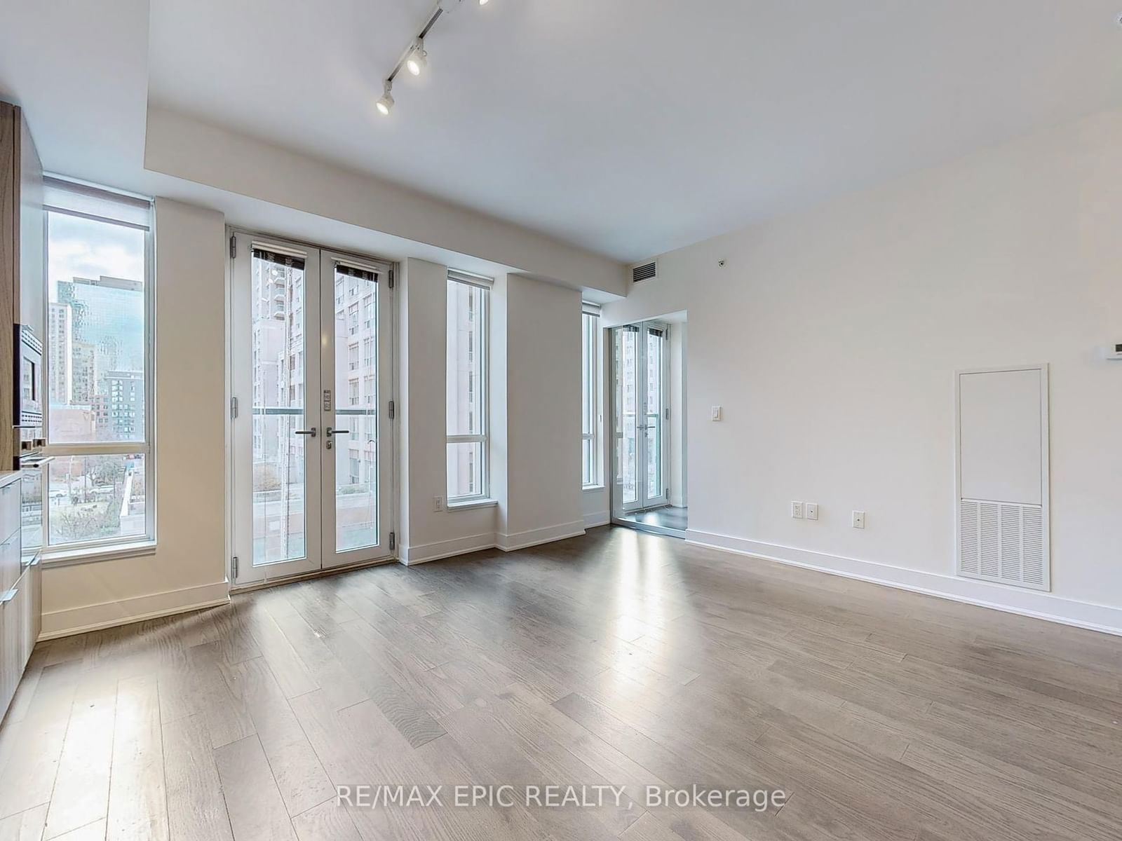 955 Bay St, unit 409 for rent