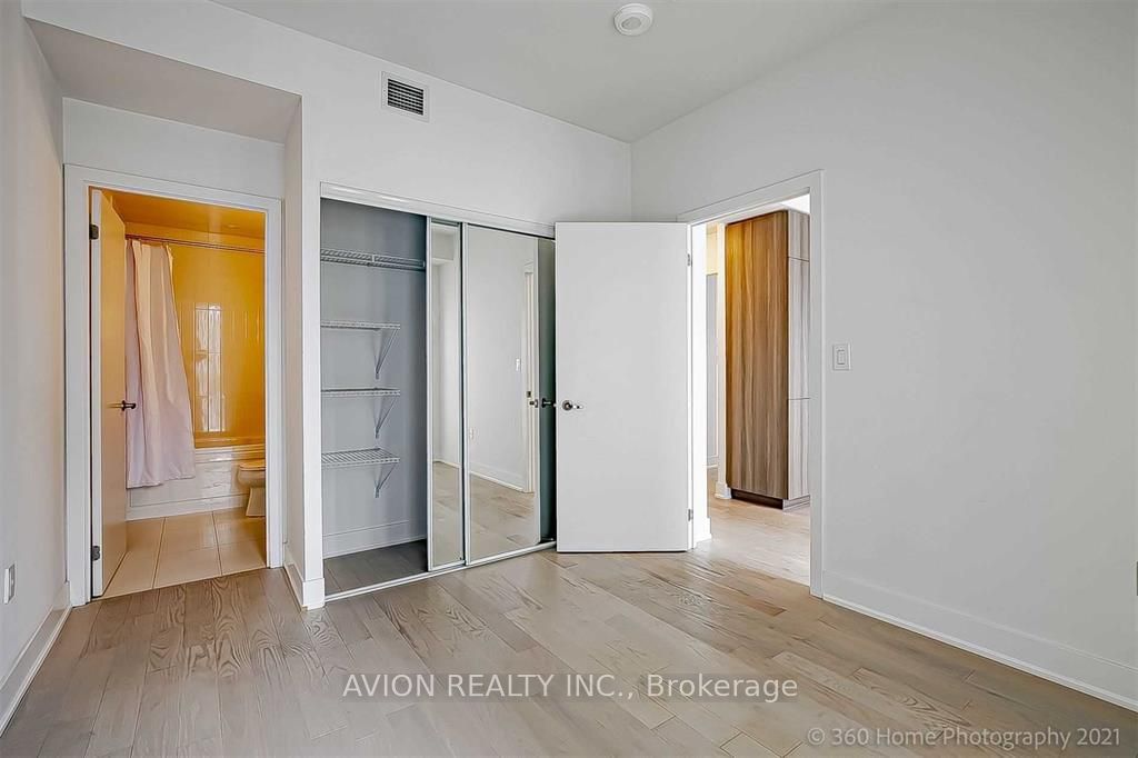 955 Bay St, unit 804 for rent