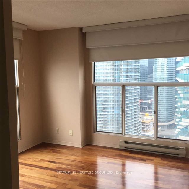 99 Harbour Sq, unit 3312 for rent