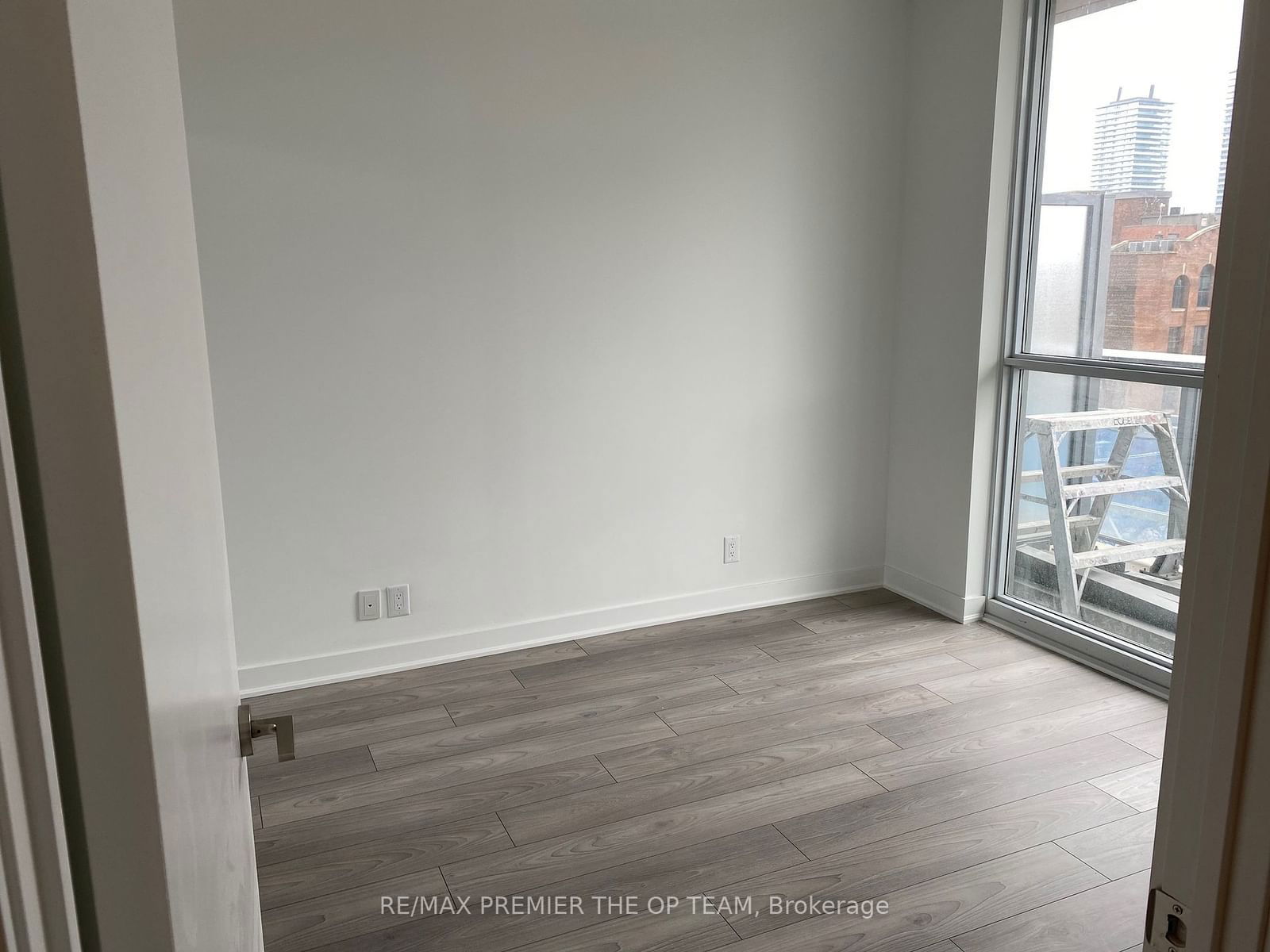 120 Parliament St, unit 810 for rent