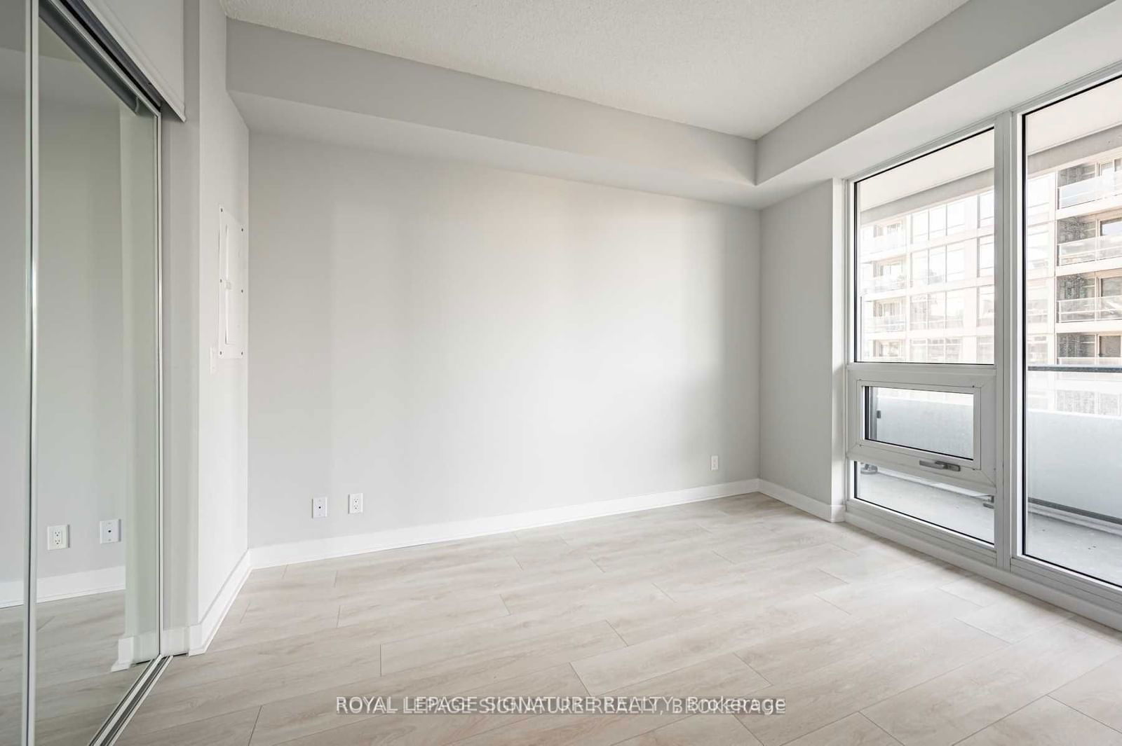 2221 Yonge St, unit 1506 for rent