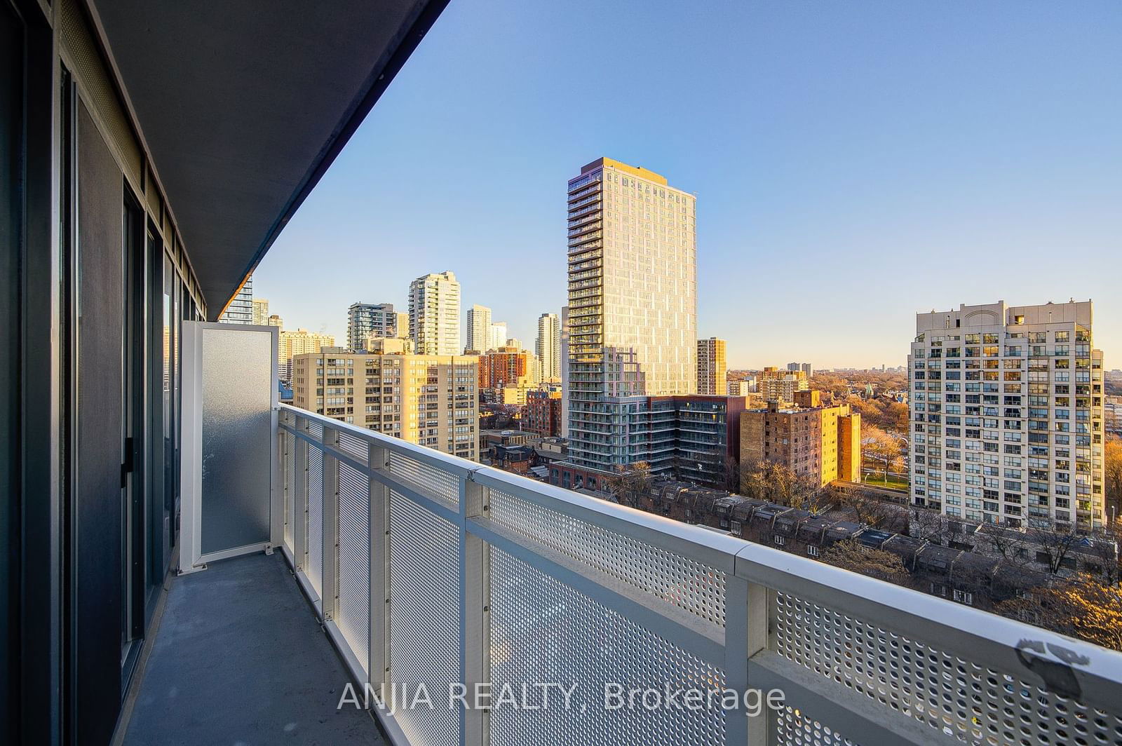 89 McGill St, unit 1306 for sale