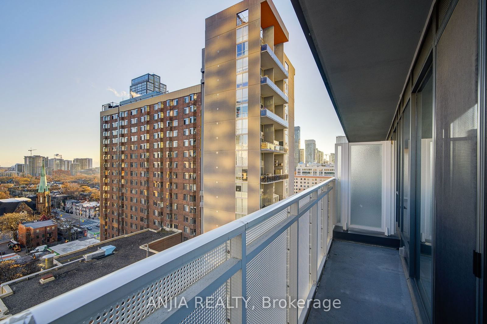 89 McGill St, unit 1306 for sale