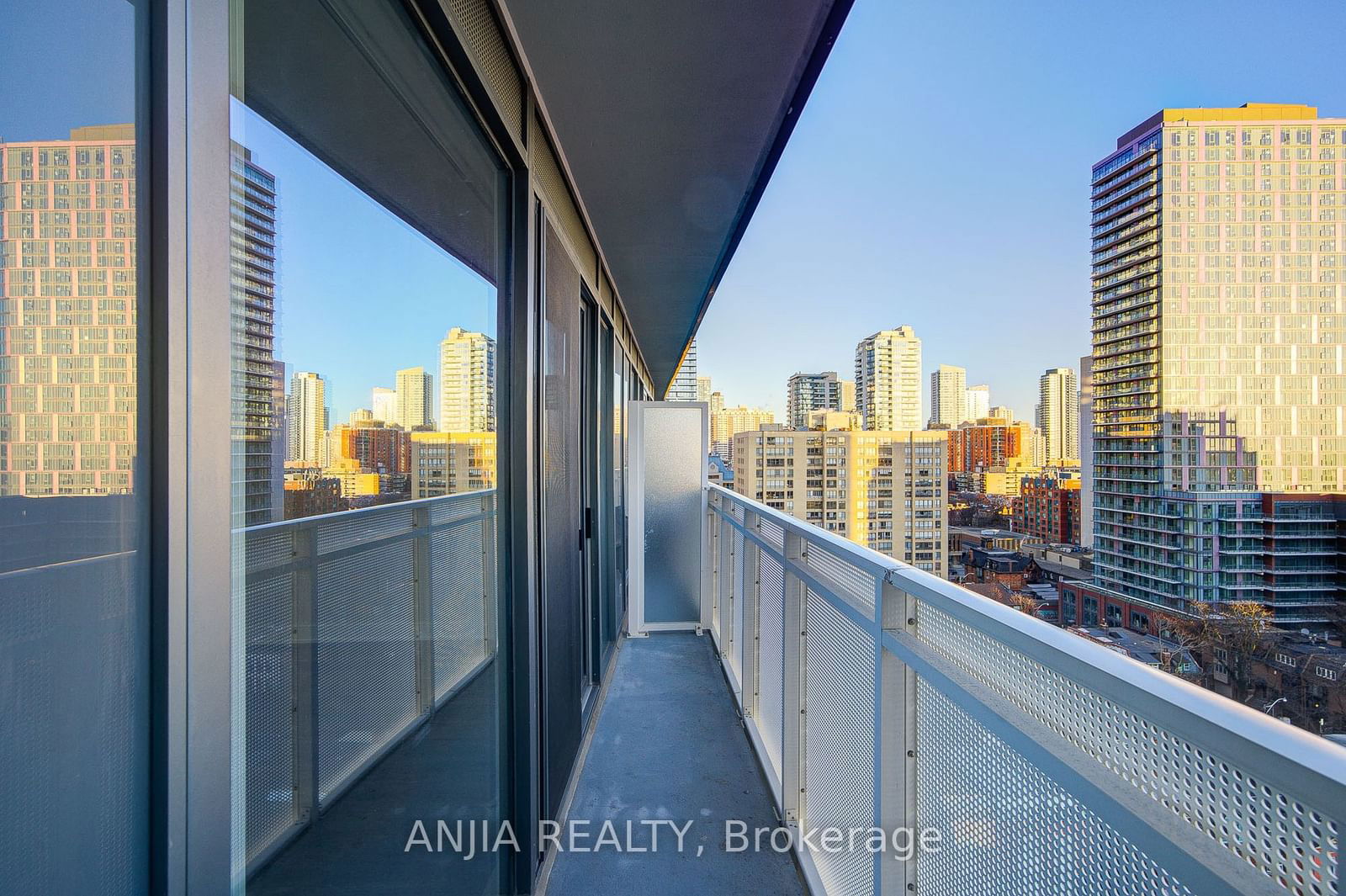 89 McGill St, unit 1306 for sale