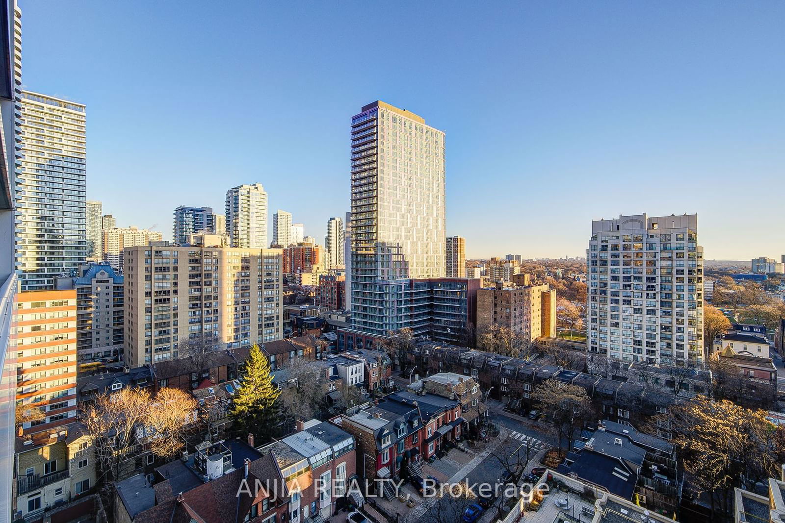 89 McGill St, unit 1306 for sale