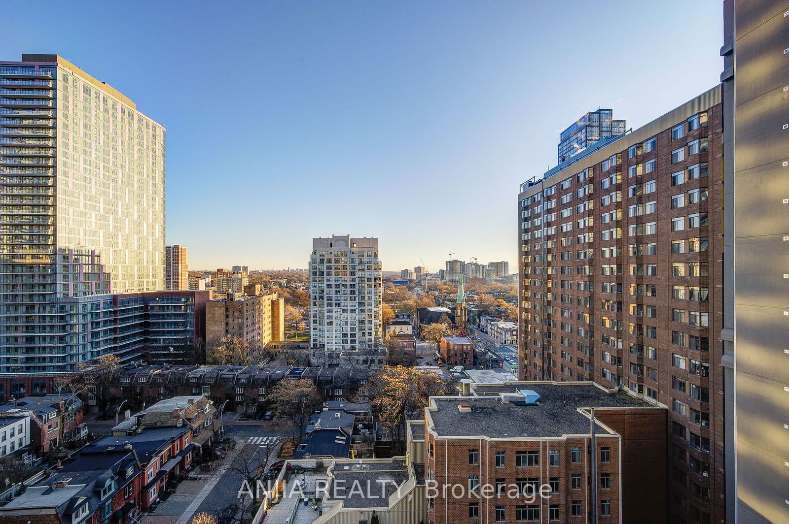 89 McGill St, unit 1306 for sale