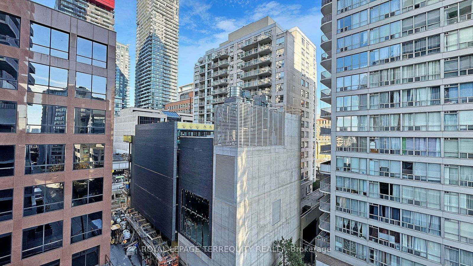 2221 Yonge St, unit 602 for rent