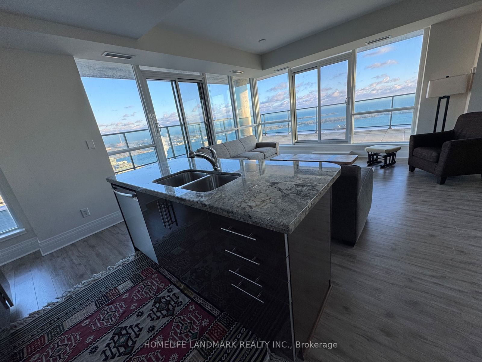 33 Bay St, unit 4805 for rent