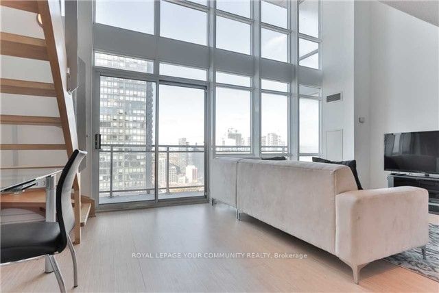 15 Fort York Blvd, unit 4105 for rent