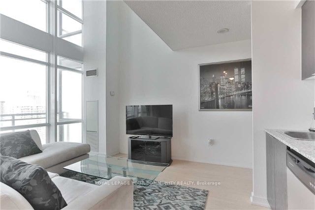 15 Fort York Blvd, unit 4105 for rent