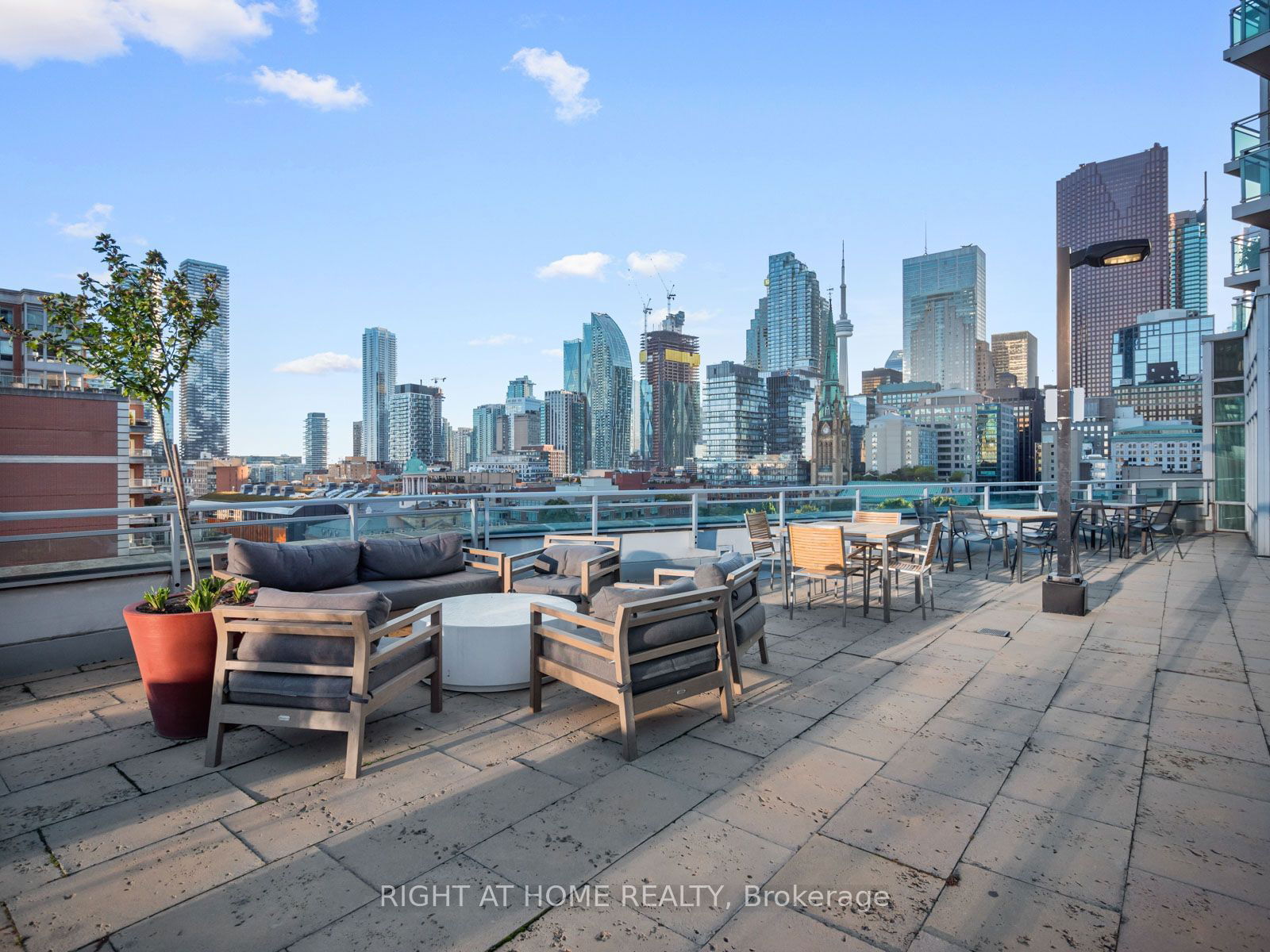 112 George St, unit 510 for sale