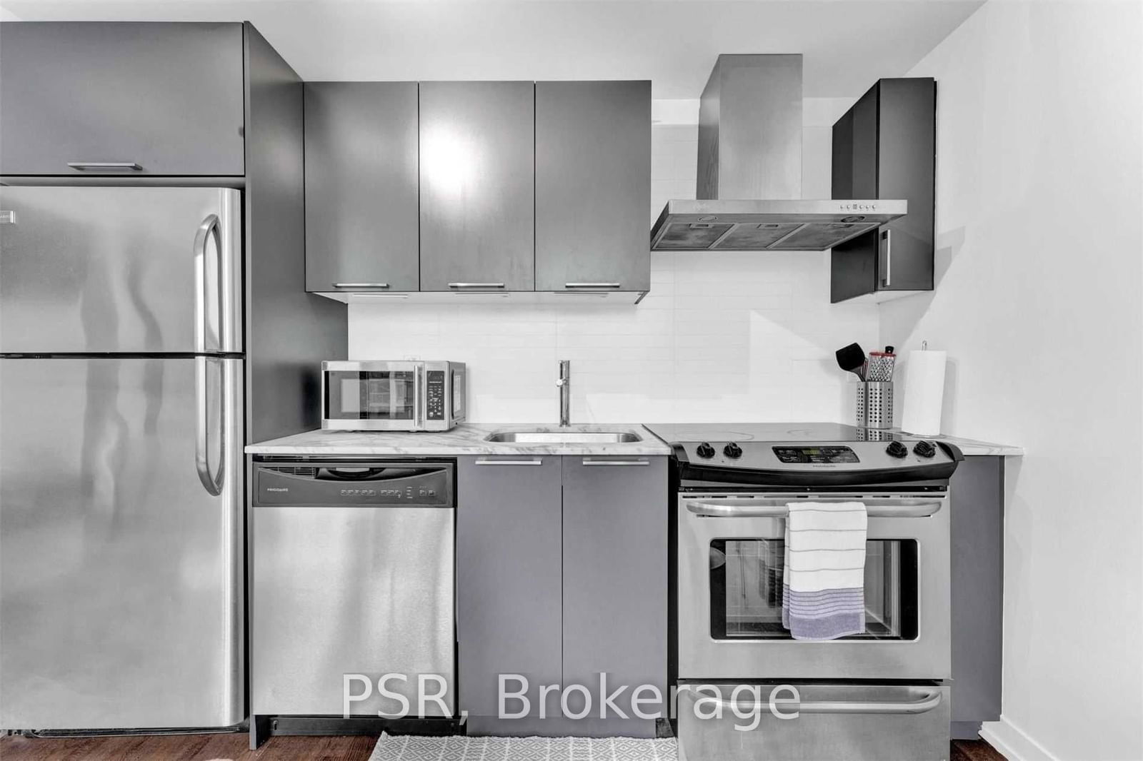 95 Bathurst St, unit 913 for rent