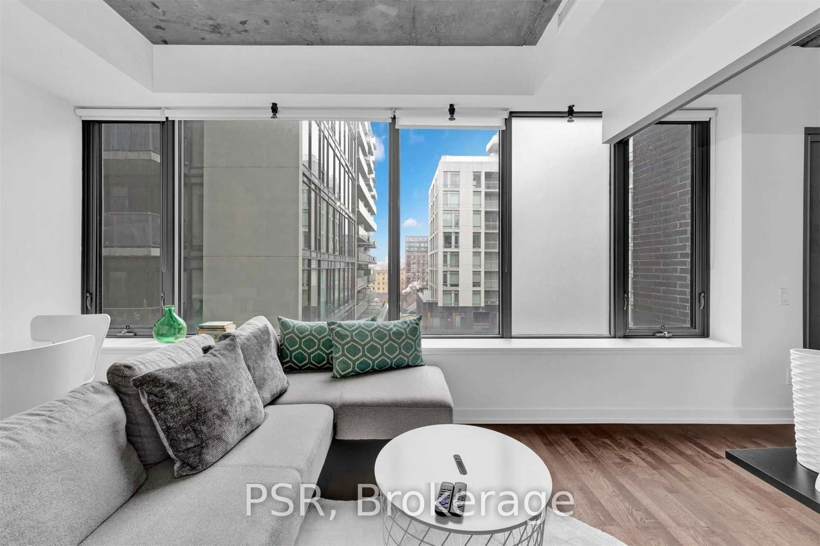 95 Bathurst St, unit 913 for rent