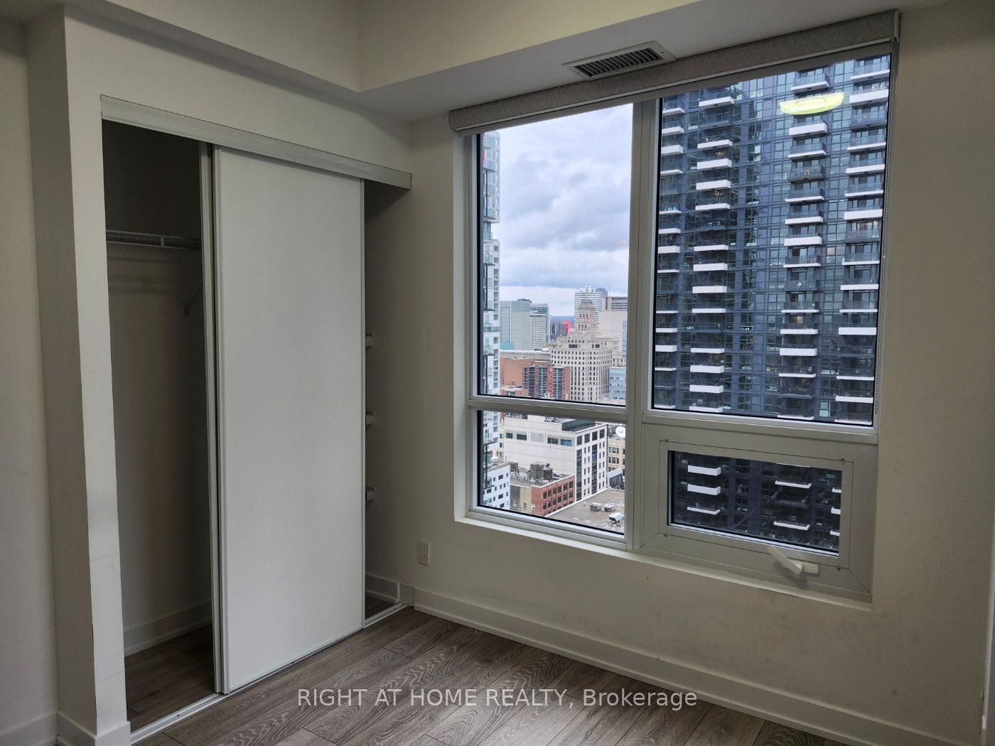 108 Peter St, unit 2605 for rent