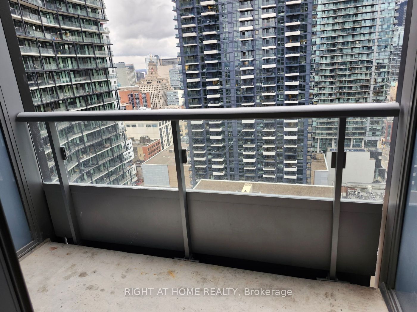 108 Peter St, unit 2605 for rent